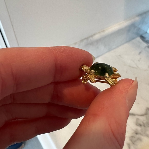 Set of 2 Green Stone Turtle Jewelry Pieces Pin and Necklace Pendant - Picture 14 of 16